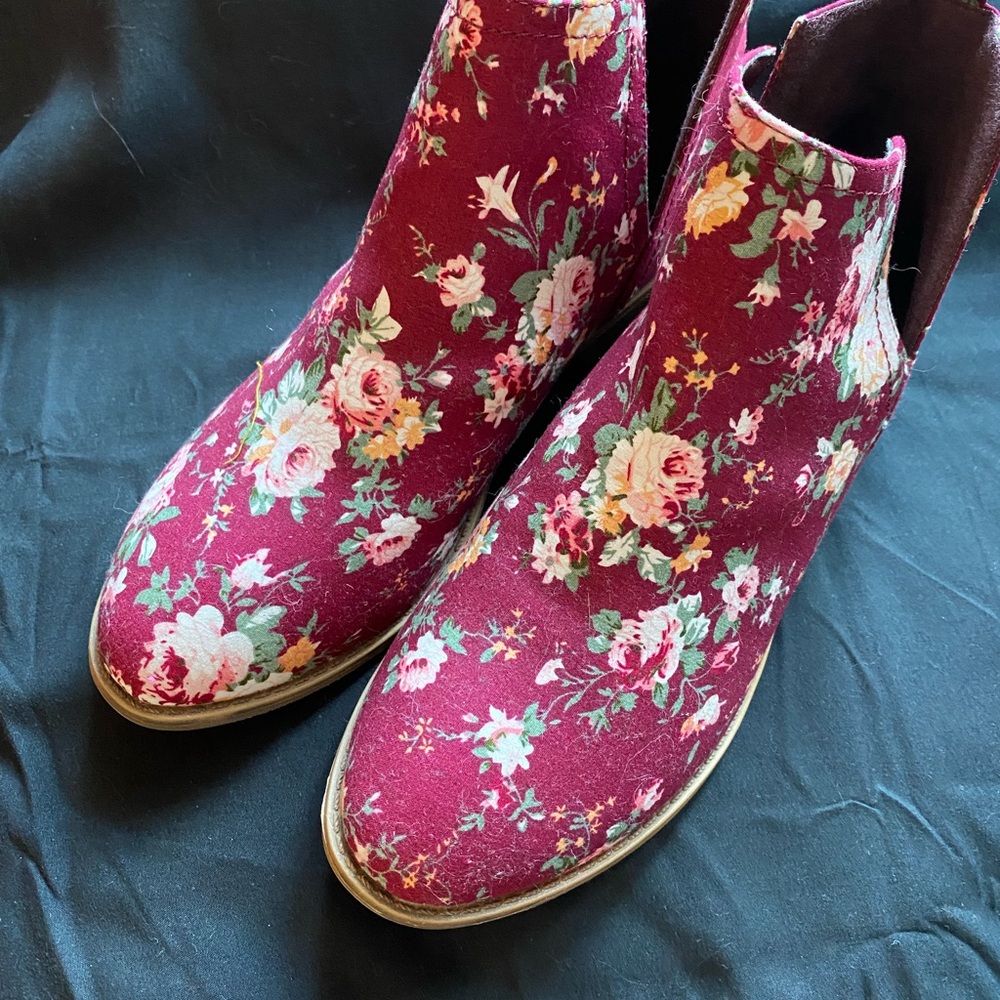 Floral Patterned Ankle Boots in Burgundy